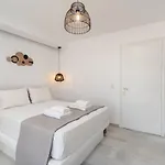 Celestial Seaview Apartments-dionysios *